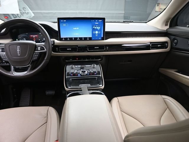 Used 2023 Lincoln Nautilus Reserve w/ Luxury Package image 9