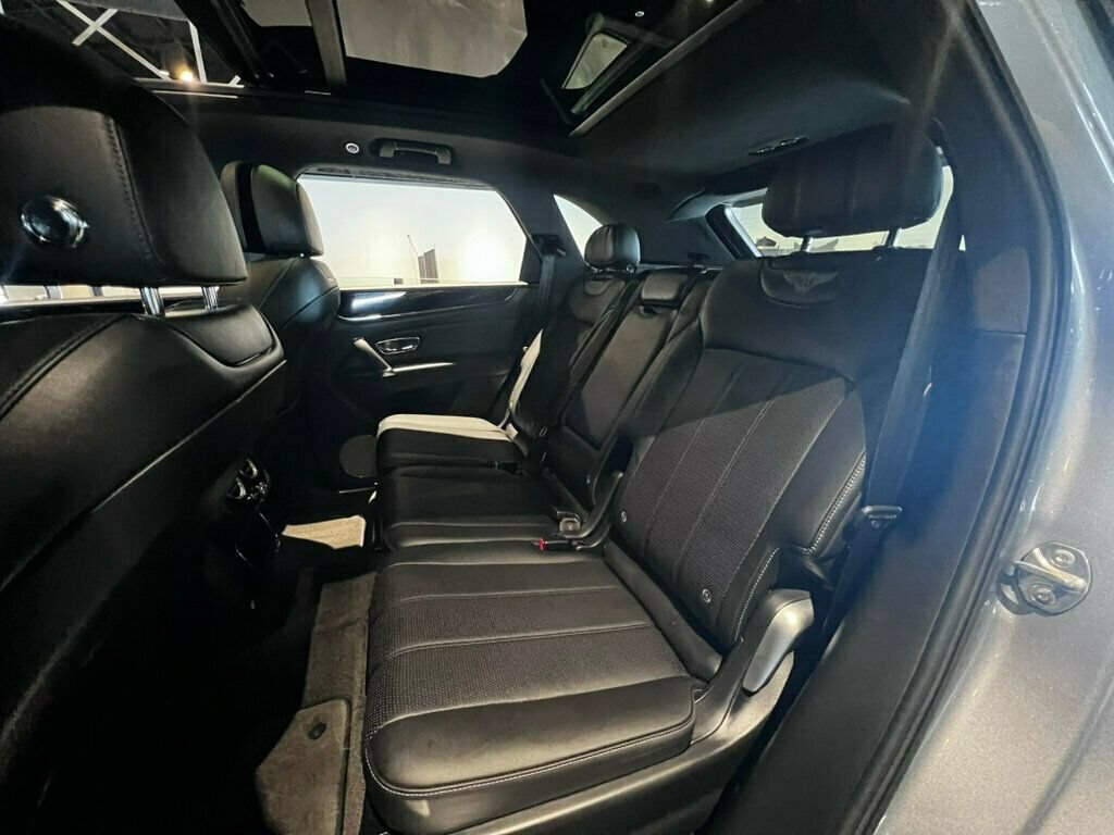 Used 2018 Bentley Bentayga AWD/4WD image 13