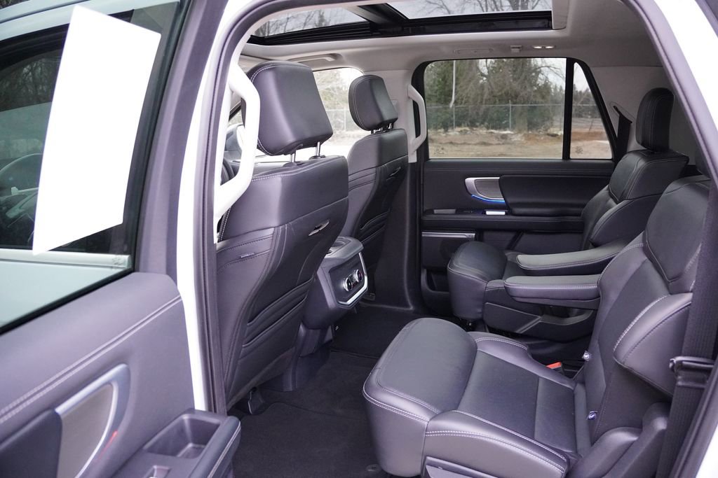 Certified 2025 Ford Expedition Max Platinum image 17