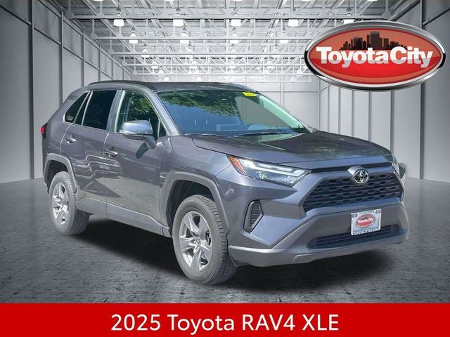 Used 2025 Toyota RAV4 XLE AWD/4WD image 1