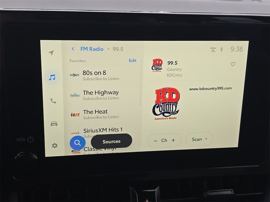 Used 2025 Toyota Corolla Cross L image 21