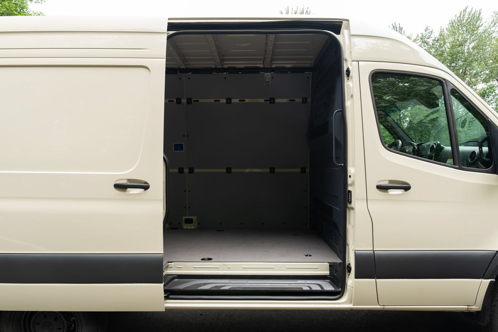 Used 2025 Mercedes-Benz Sprinter 2500 image 12