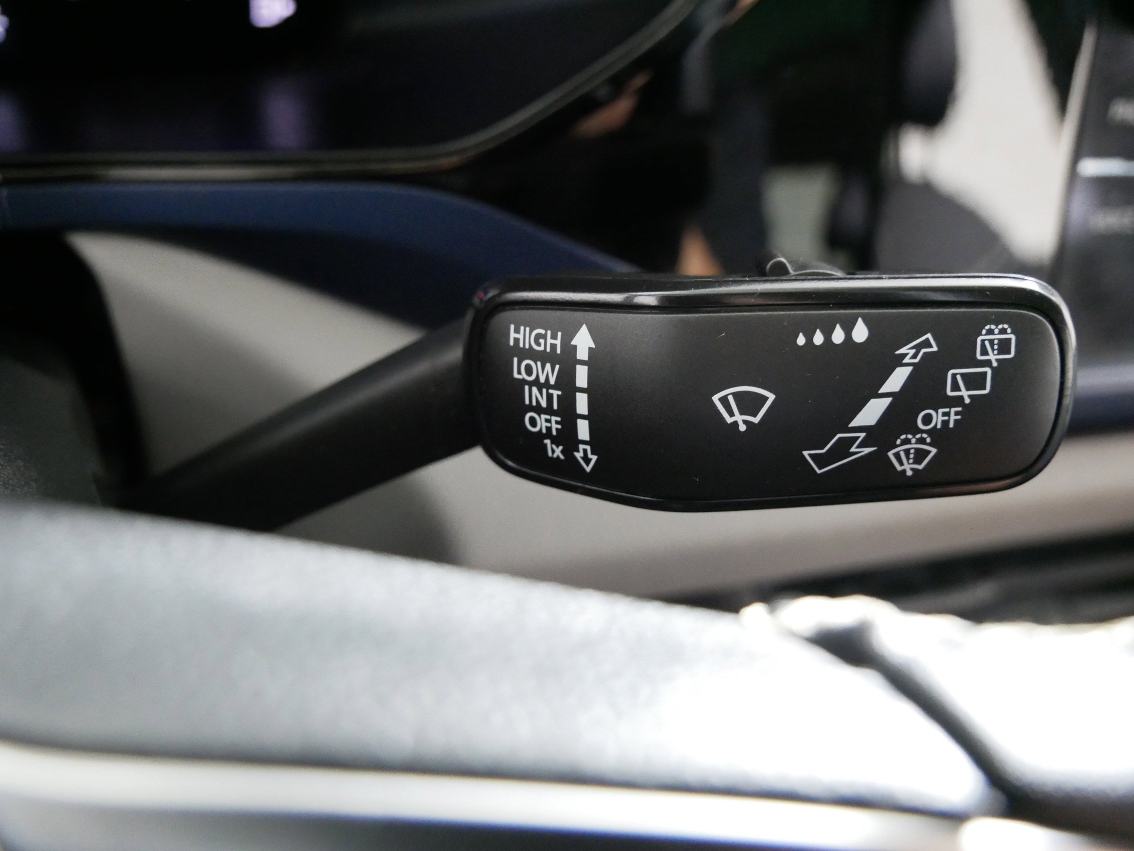 Certified 2023 Volkswagen Taos SE w/ Panoramic Sunroof Package image 32