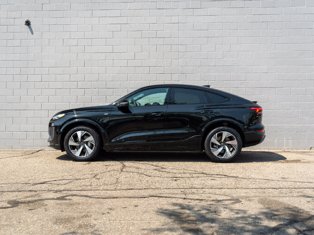 New 2027 Audi Q6 e-tron Premium AWD/4WD image 3