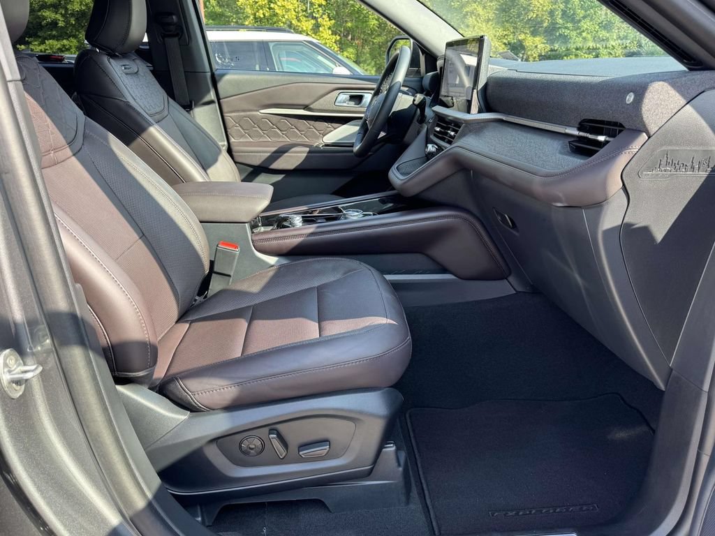 Certified 2026 Ford Explorer Platinum w/ LUX Leather Package AWD/4WD image 15