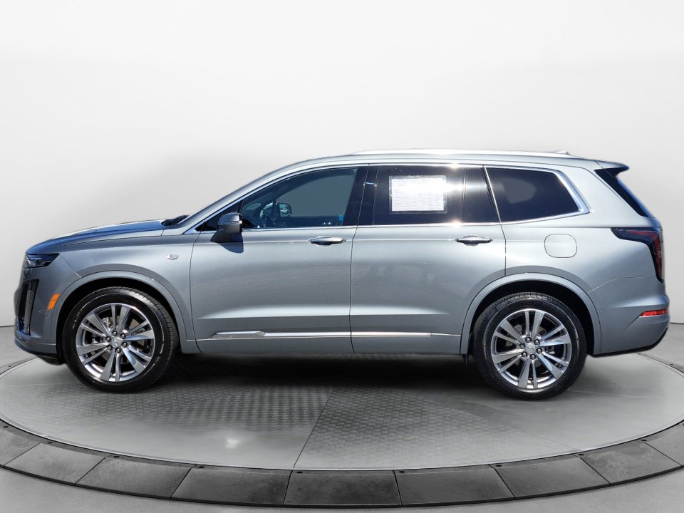 Certified 2024 Cadillac XT6 Premium Luxury w/ Technology Package FWD image 4