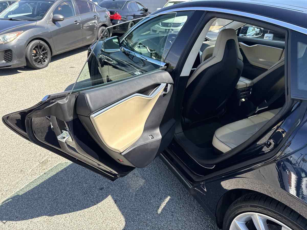 Used 2012 Tesla Model S Performance RWD image 11