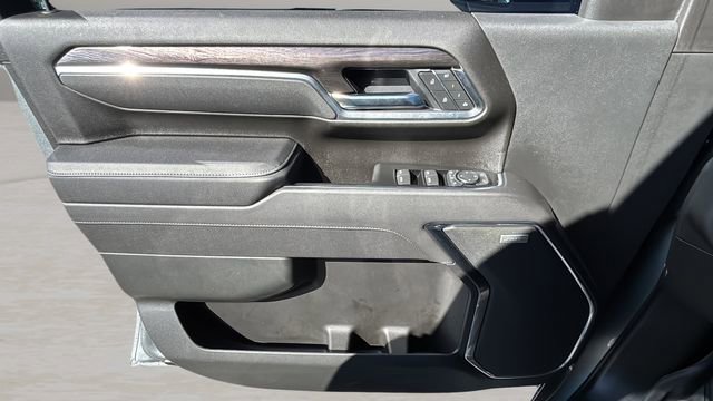 Used 2025 Chevrolet Silverado 2500 LTZ w/ LTZ Plus Package image 14