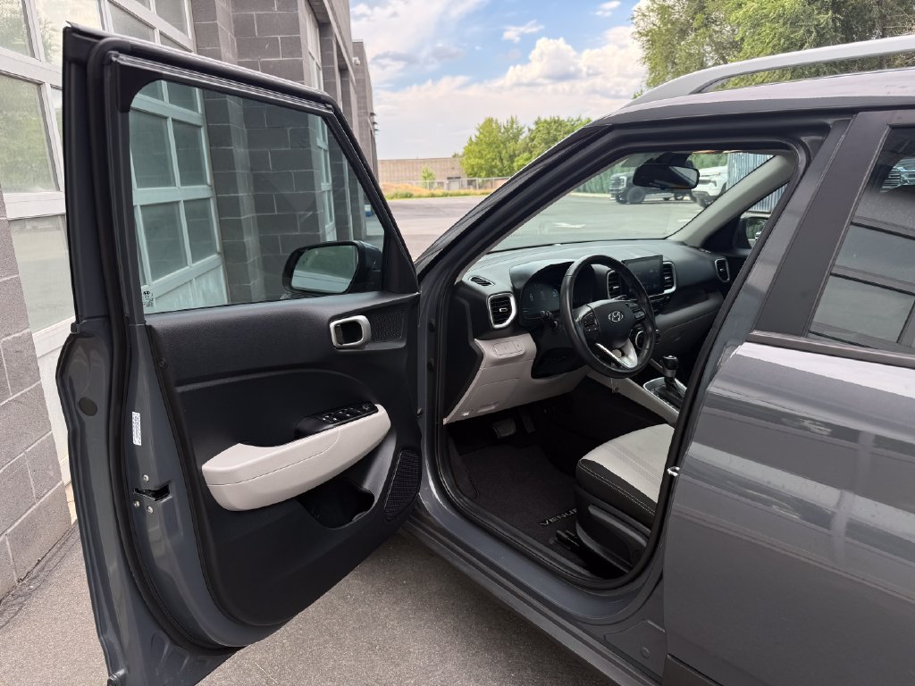 Used 2023 Hyundai Venue SEL w/ Cargo Package FWD image 18
