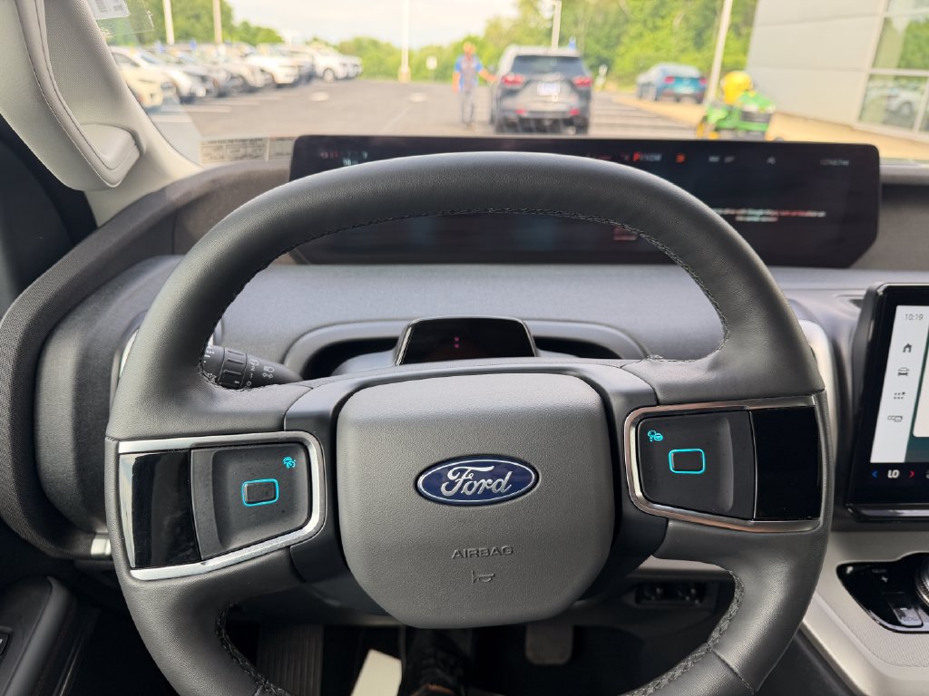 Certified 2025 Ford Expedition Active AWD/4WD image 28