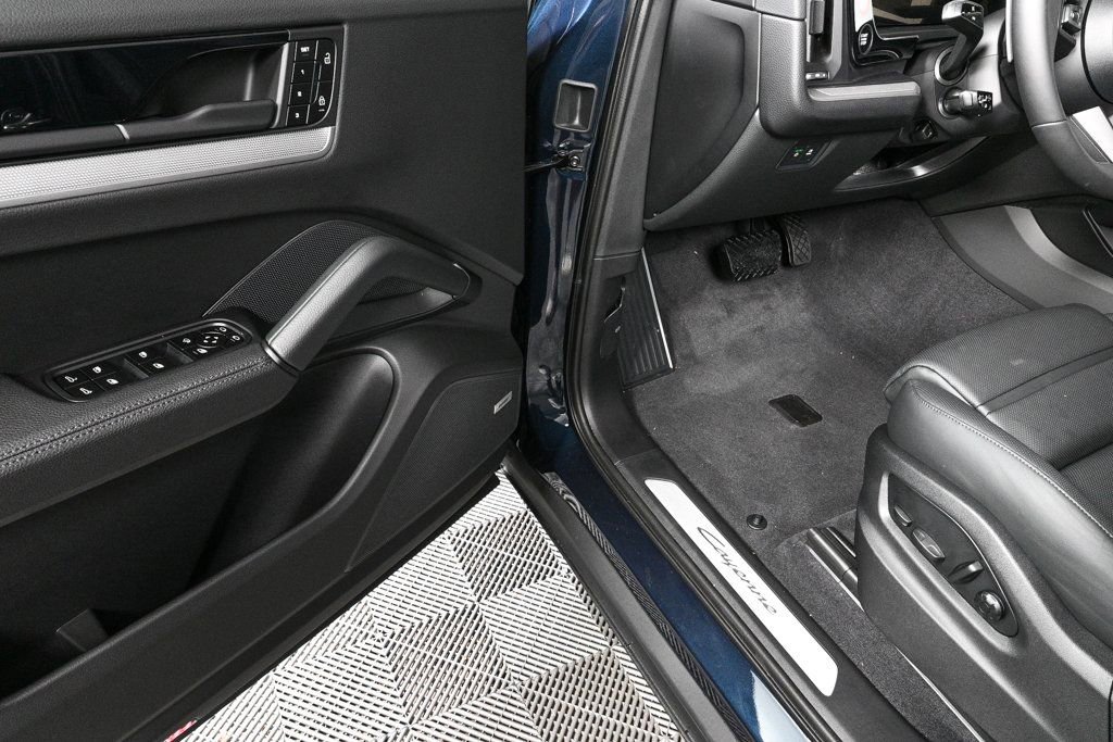 Certified 2026 Porsche Cayenne Coupe AWD/4WD image 8