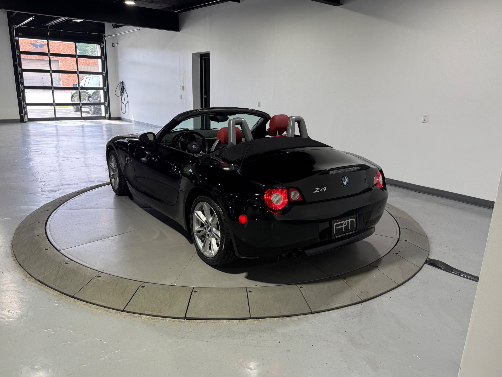 Used 2005 BMW Z4 3.0i RWD image 13