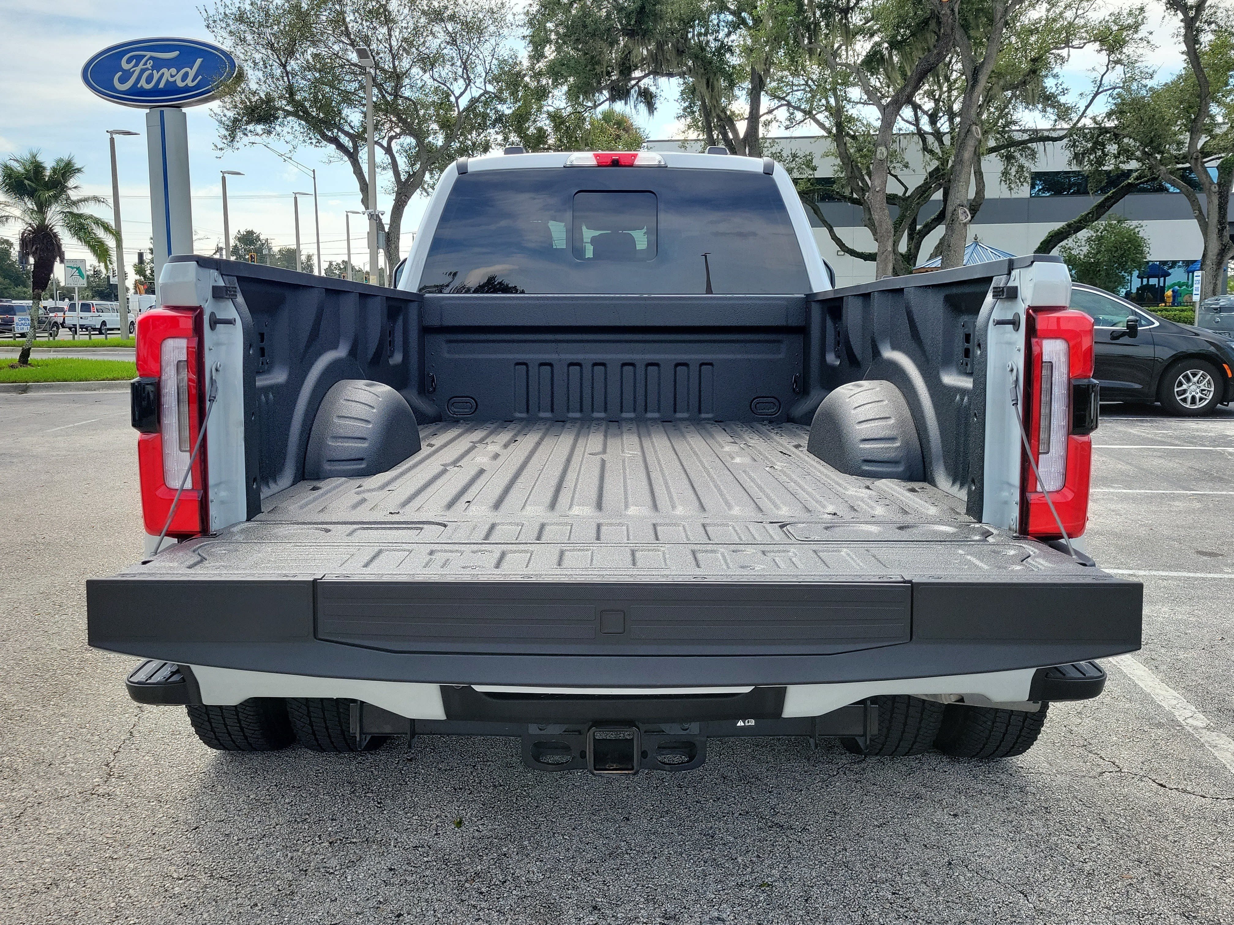 Certified 2025 Ford F350 Platinum w/ Platinum Plus Package AWD/4WD image 9