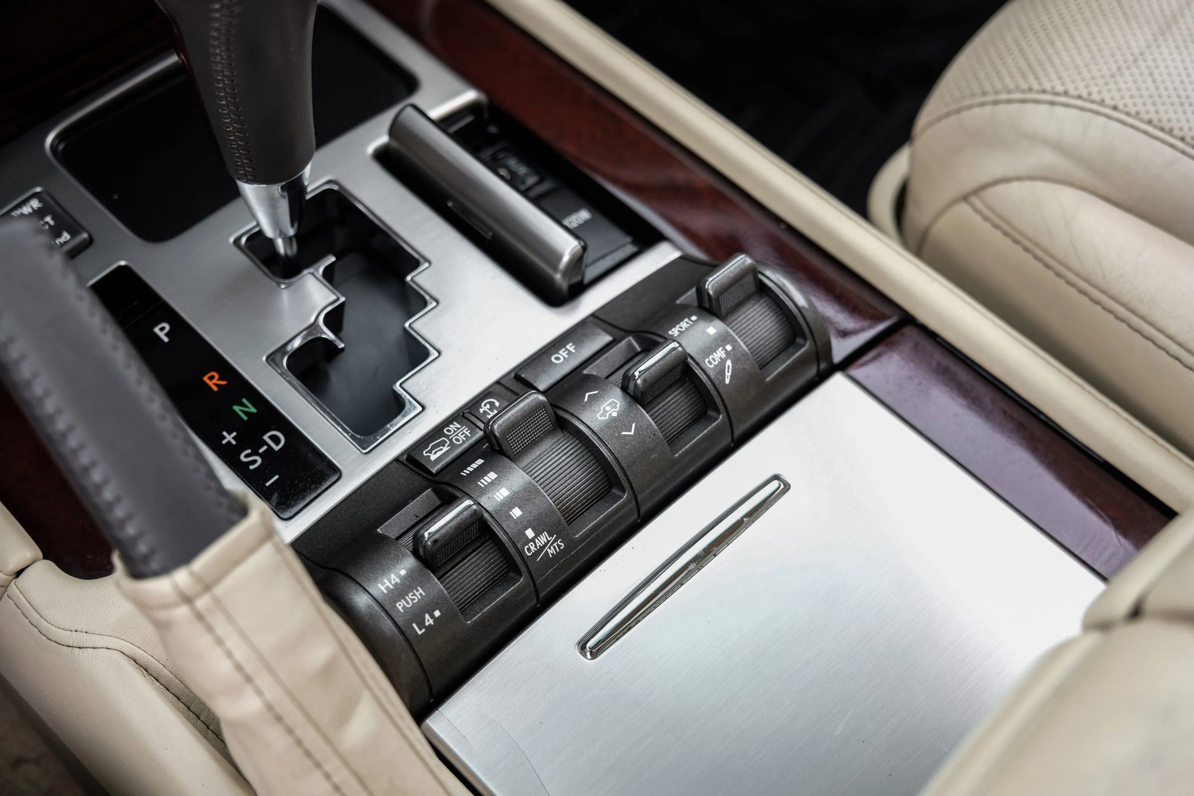 Used 2013 Lexus LX 570 4WD w/ Luxury Pkg image 33