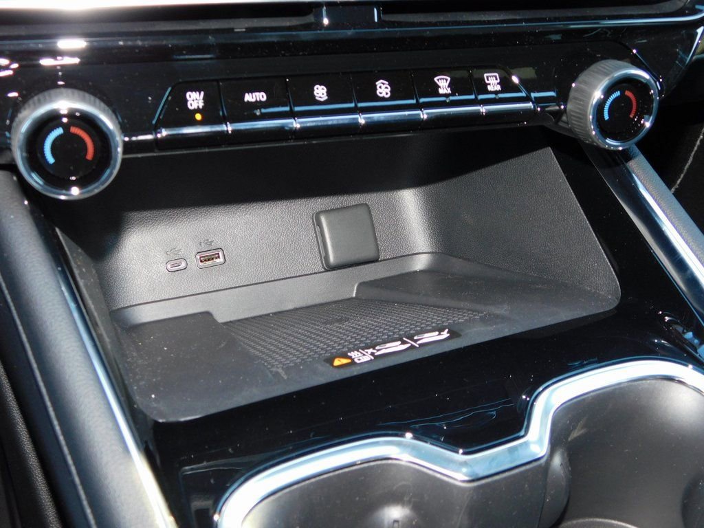 New 2026 Chevrolet Traverse RS w/ LPO, Floor Liner Package image 41