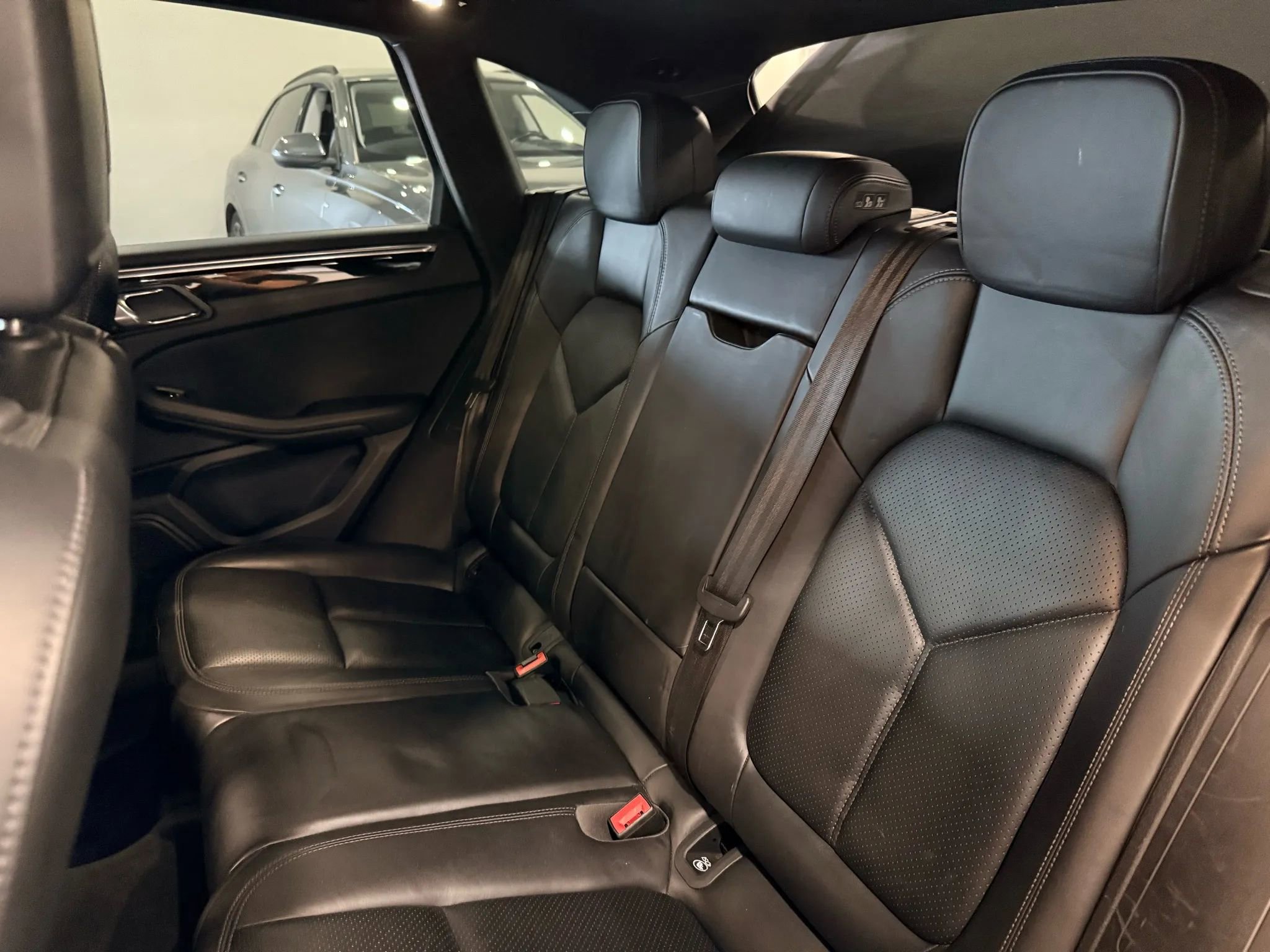 Used 2018 Porsche Macan Sport Edition image 18