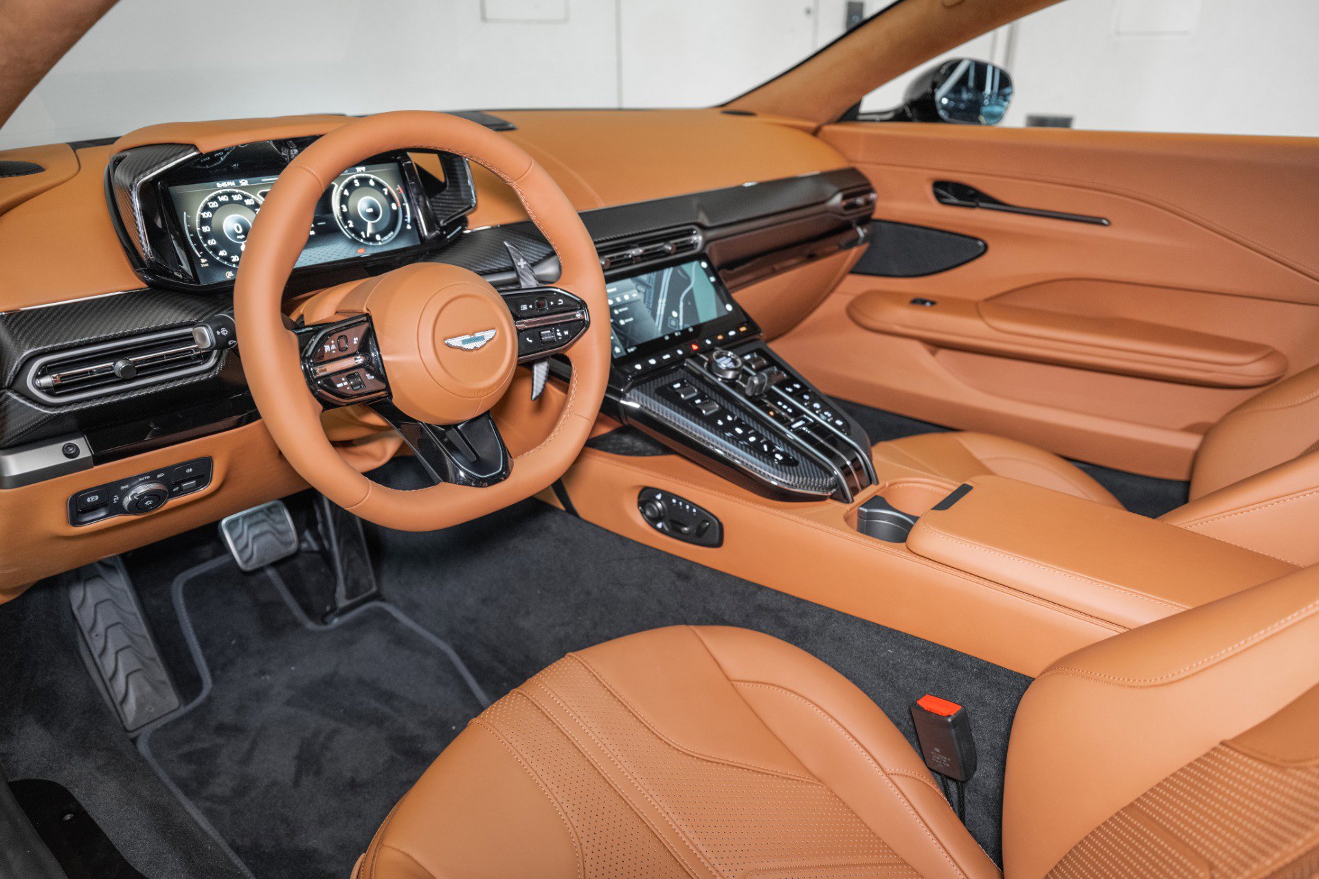 New 2026 Aston Martin V8 Vantage Coupe image 3