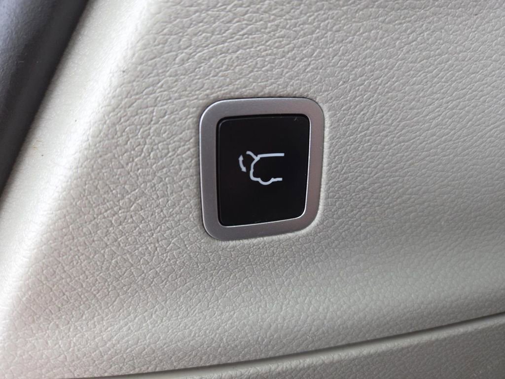 Used 2022 Chrysler Pacifica Touring-L image 8