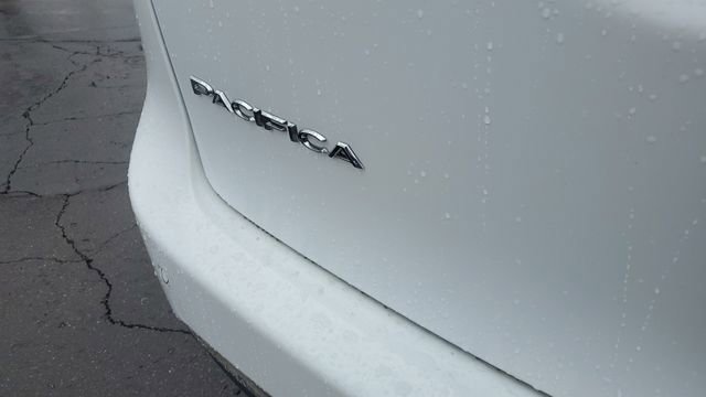 Certified 2024 Chrysler Pacifica Touring-L image 31