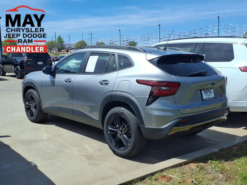 Used 2025 Chevrolet Trax ACTIV w/ Sunroof Package FWD image 2