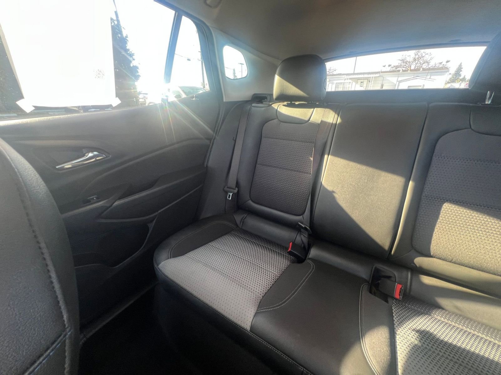 Used 2025 Chevrolet Trax LT image 39