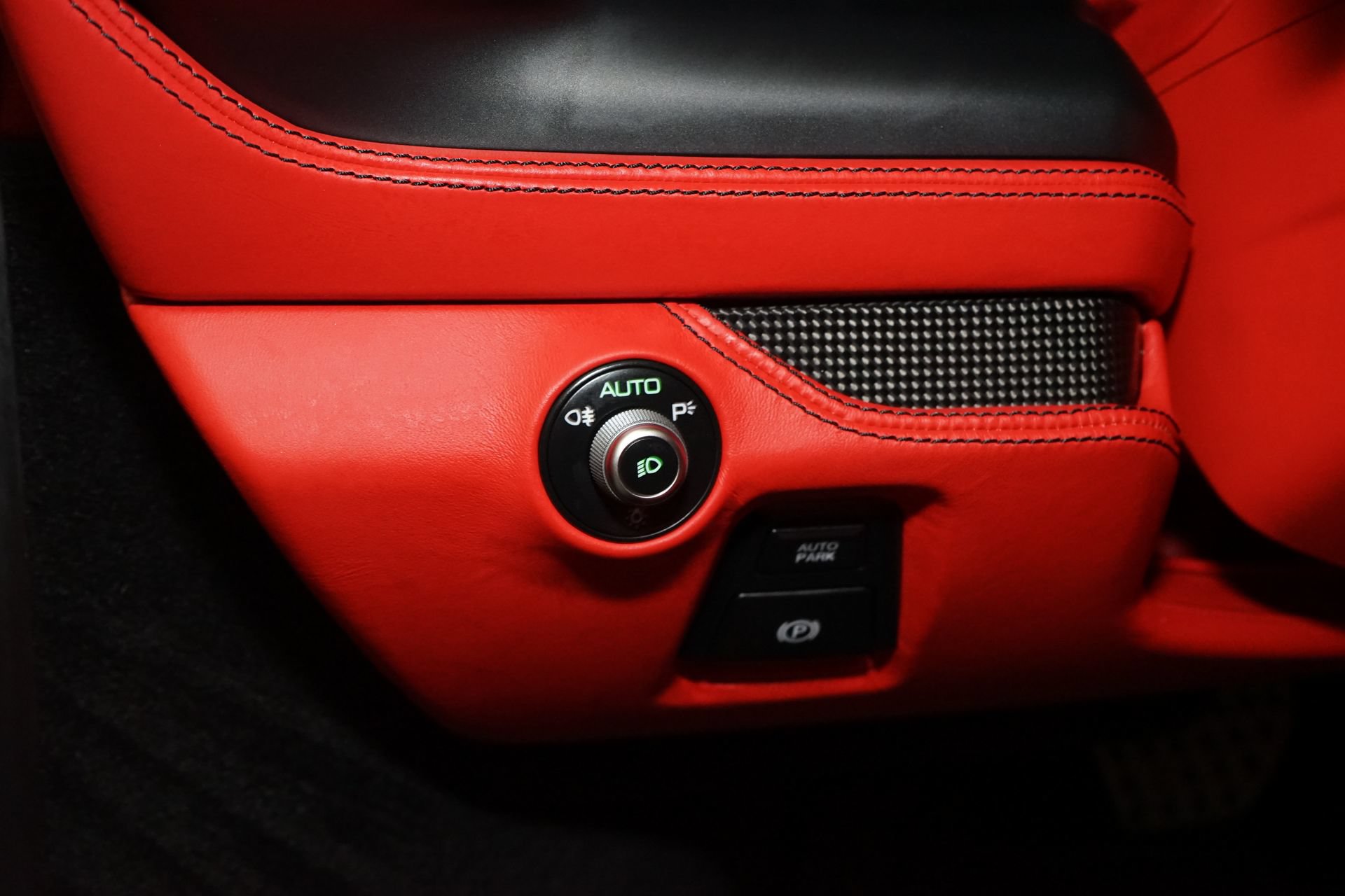 Used 2021 Ferrari F8 Tributo RWD image 26