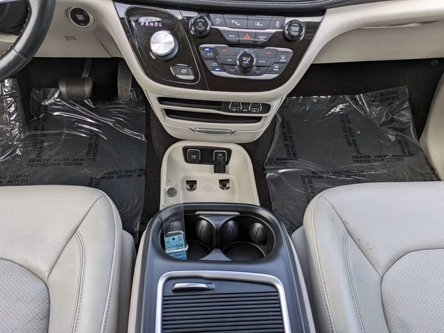 Used 2021 Chrysler Pacifica Touring-L FWD image 21