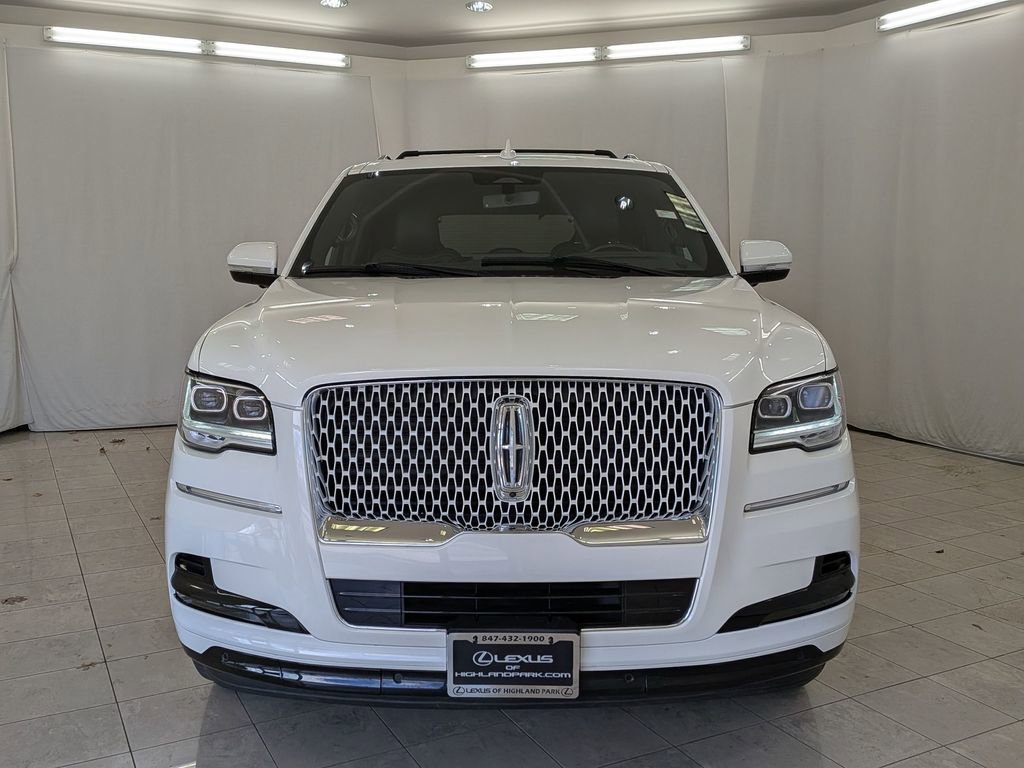Used 2023 Lincoln Navigator Reserve image 3
