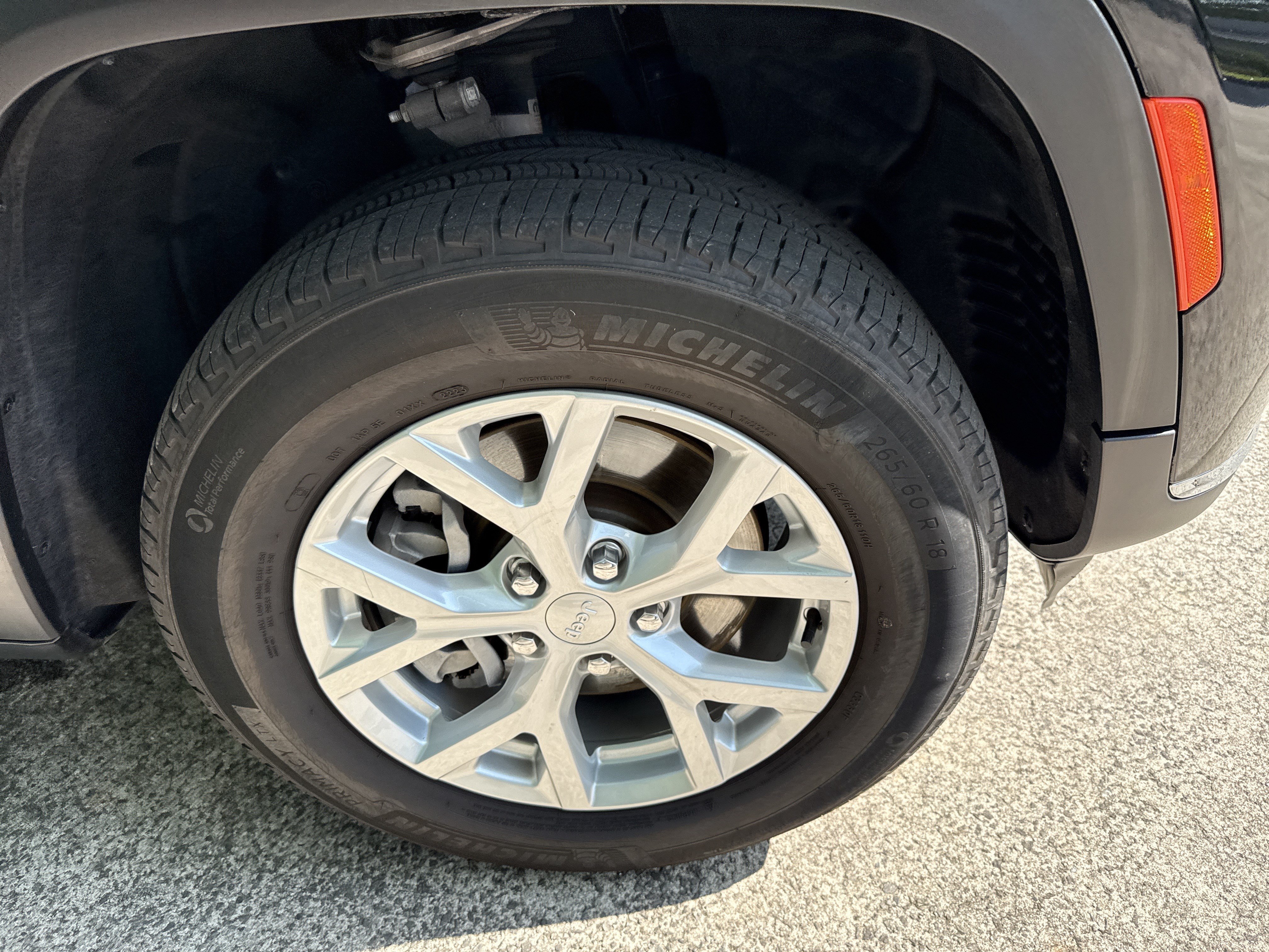 Used 2023 Jeep Grand Cherokee L Limited AWD/4WD image 12