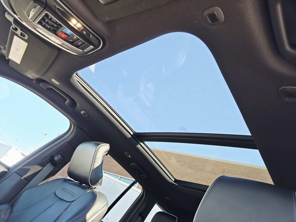 Used 2025 Jeep Grand Cherokee Summit w/ Adv Protech Group IV image 9