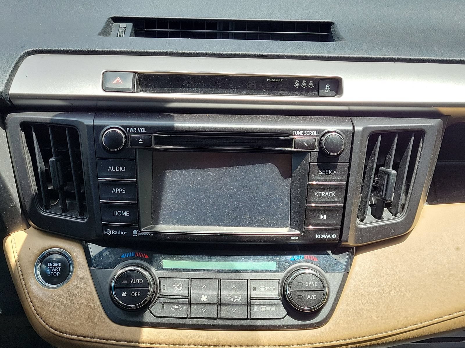 Used 2018 Toyota RAV4 XLE FWD image 10