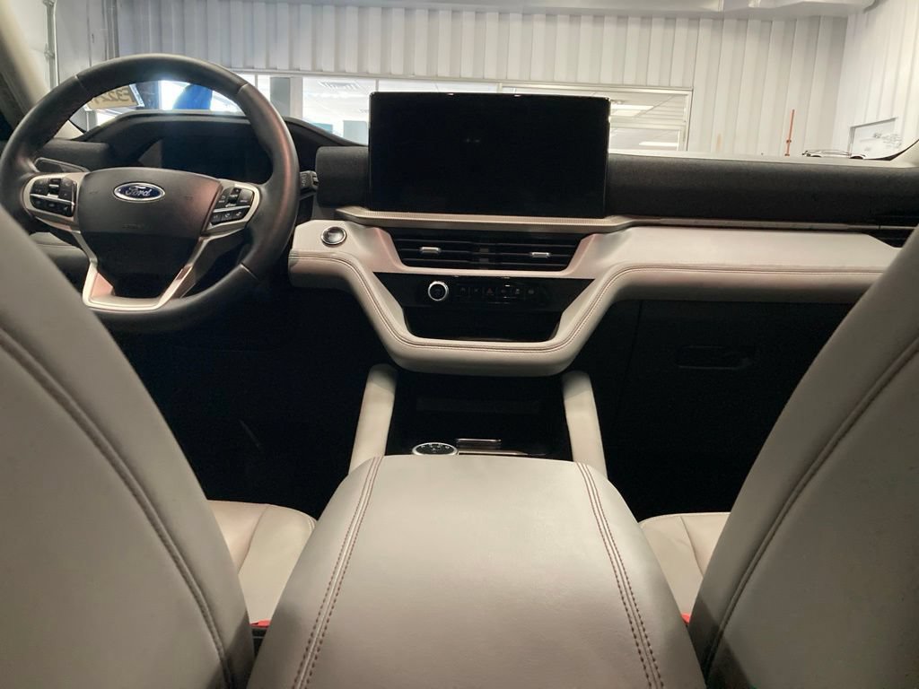 Used 2025 Ford Explorer Active w/ Active Comfort Package AWD/4WD image 47