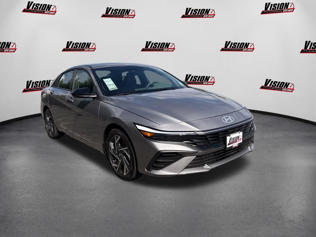 New 2025 Hyundai Elantra SEL FWD image 3