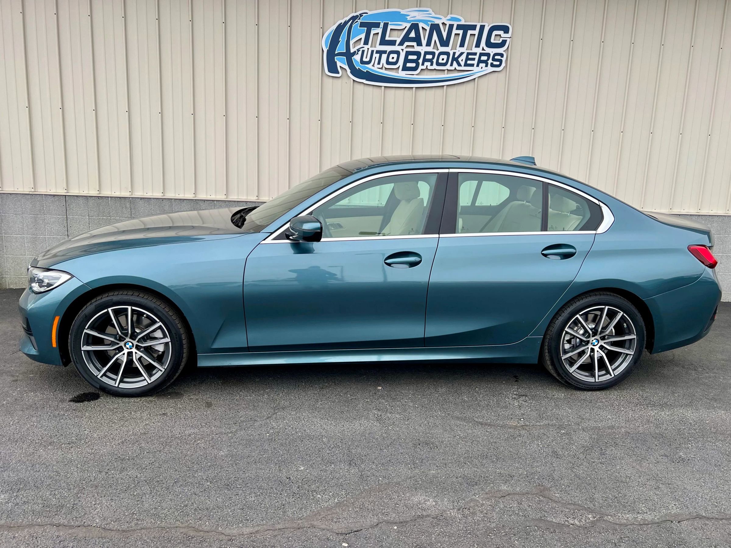Used 2020 BMW 330i xDrive Sedan w/ Premium Package AWD/4WD image 2