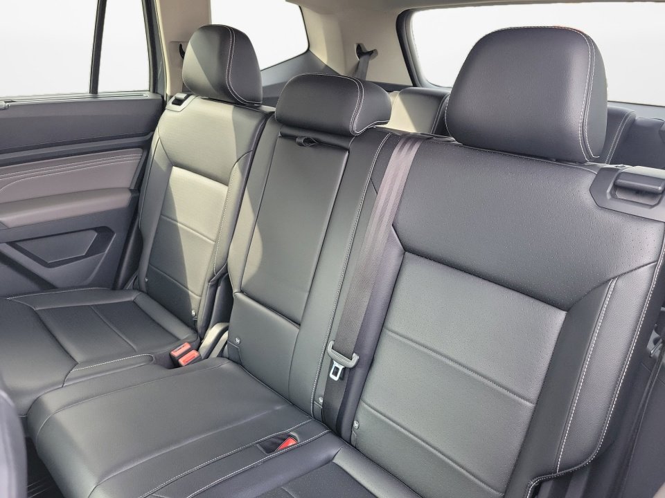 Certified 2021 Volkswagen Atlas SE image 14