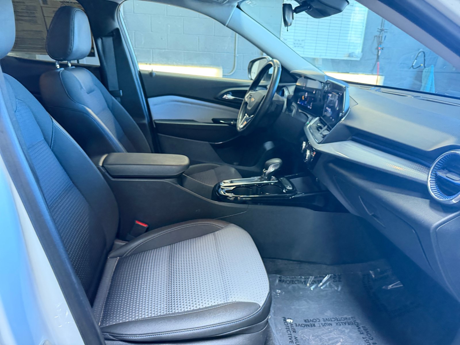 Used 2024 Chevrolet Trax LT w/ Driver Confidence Package FWD image 19