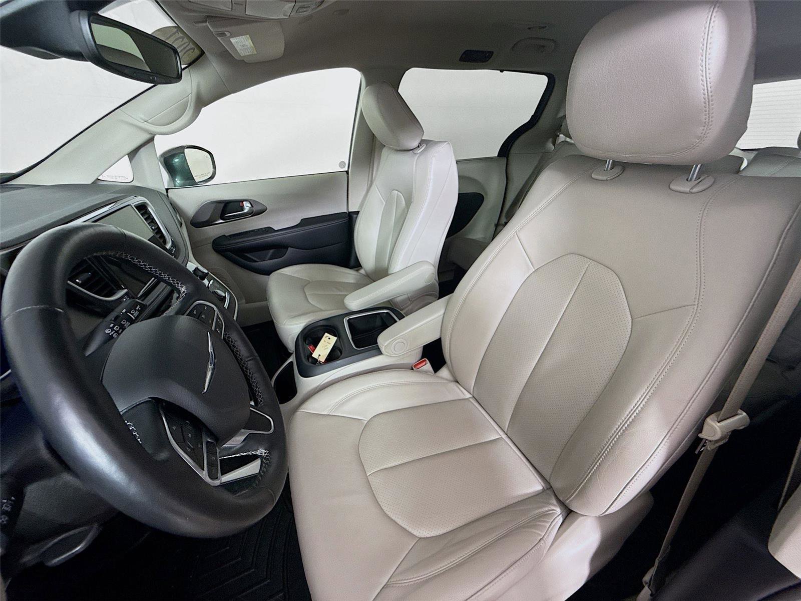 Used 2021 Chrysler Pacifica Touring-L AWD/4WD image 5