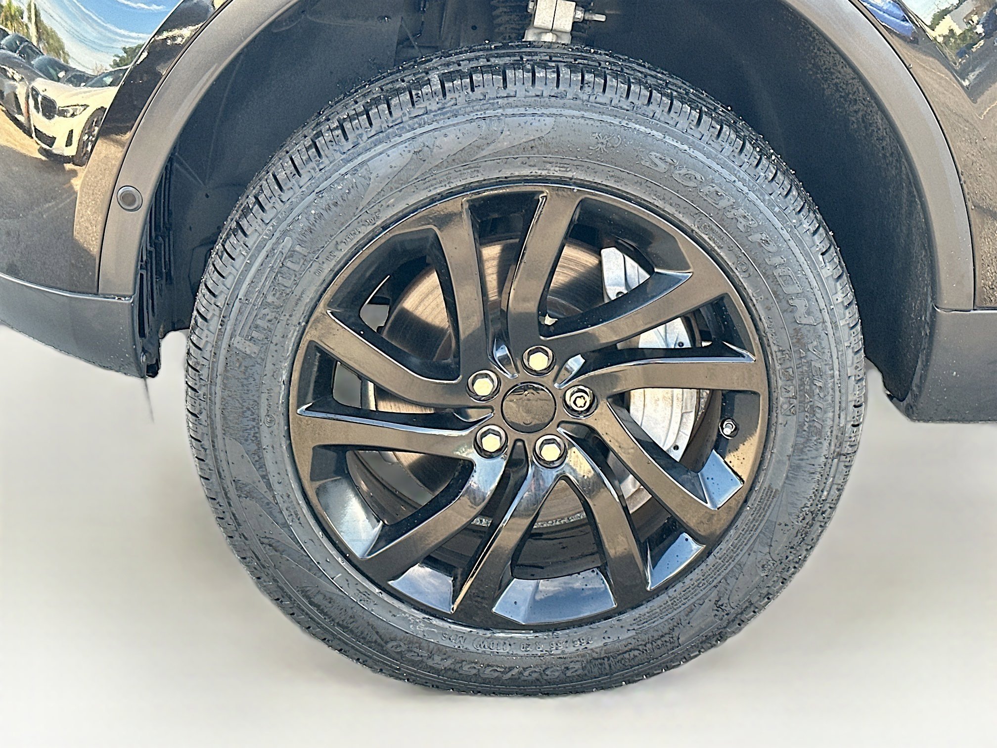 Used 2019 Land Rover Discovery HSE image 38