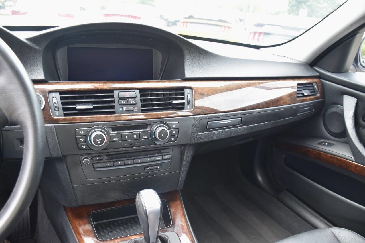 Used 2010 BMW 328i Sedan RWD image 17