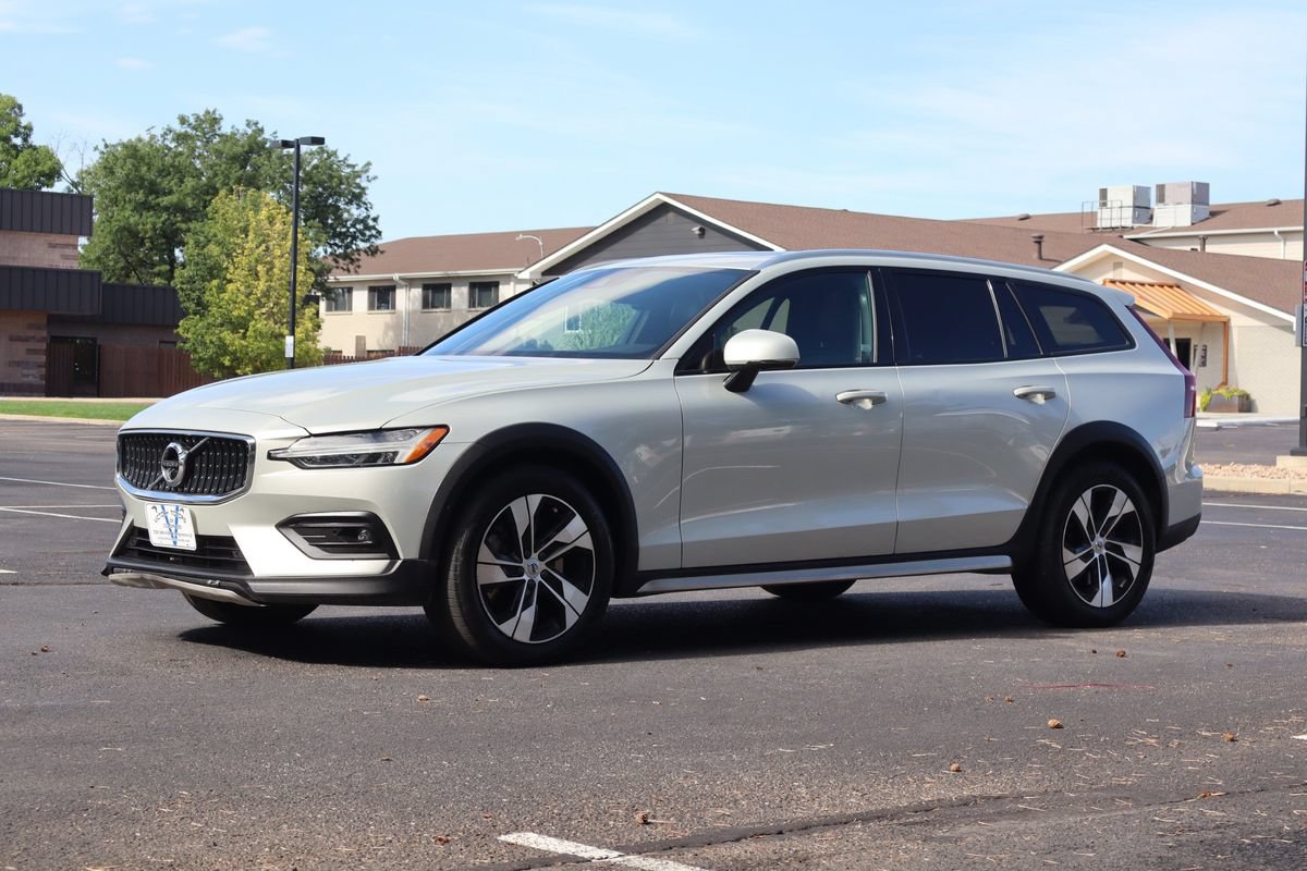 Used 2021 Volvo V60 T5 Cross Country AWD/4WD image 11