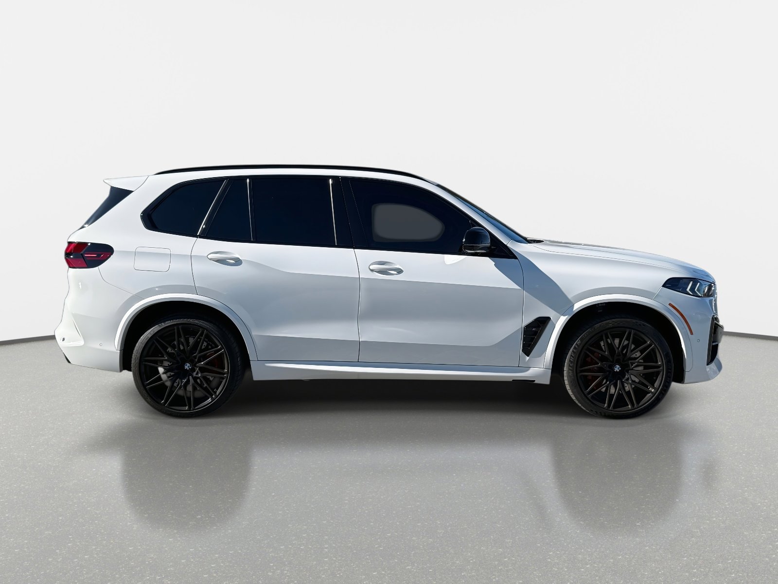 Used 2025 BMW X5 M Competition w/ Executive Package image 2
