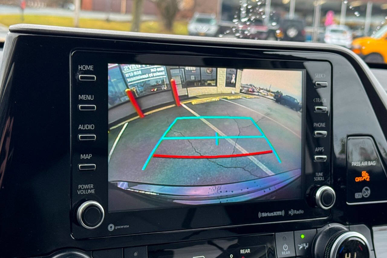 Used 2020 Toyota Highlander LE image 32