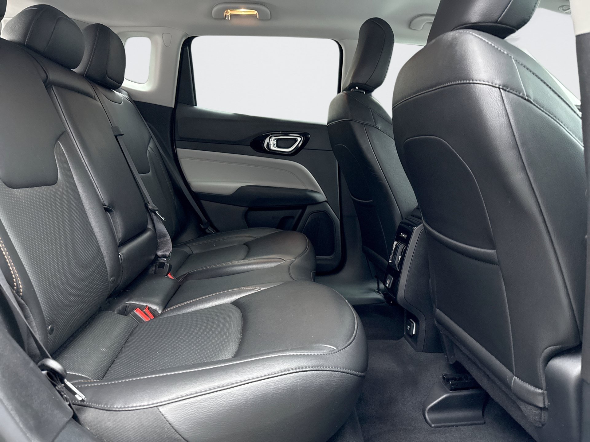 Used 2022 Jeep Compass Limited AWD/4WD image 17