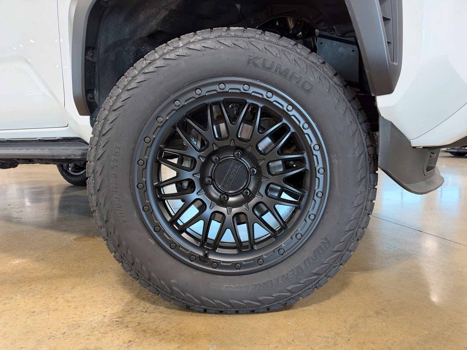 Used 2025 Toyota 4Runner SR5 AWD/4WD image 9