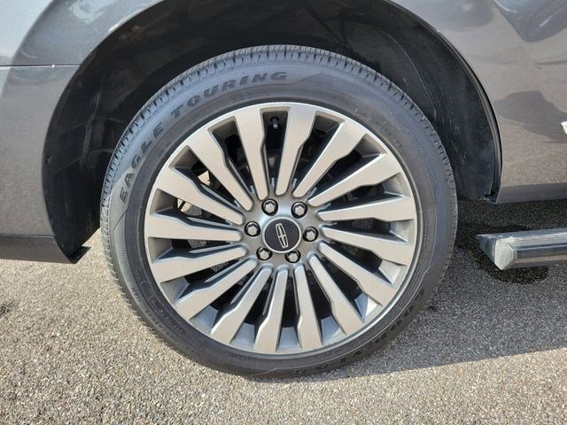 Used 2018 Lincoln Navigator Reserve w/ Technology Package image 28