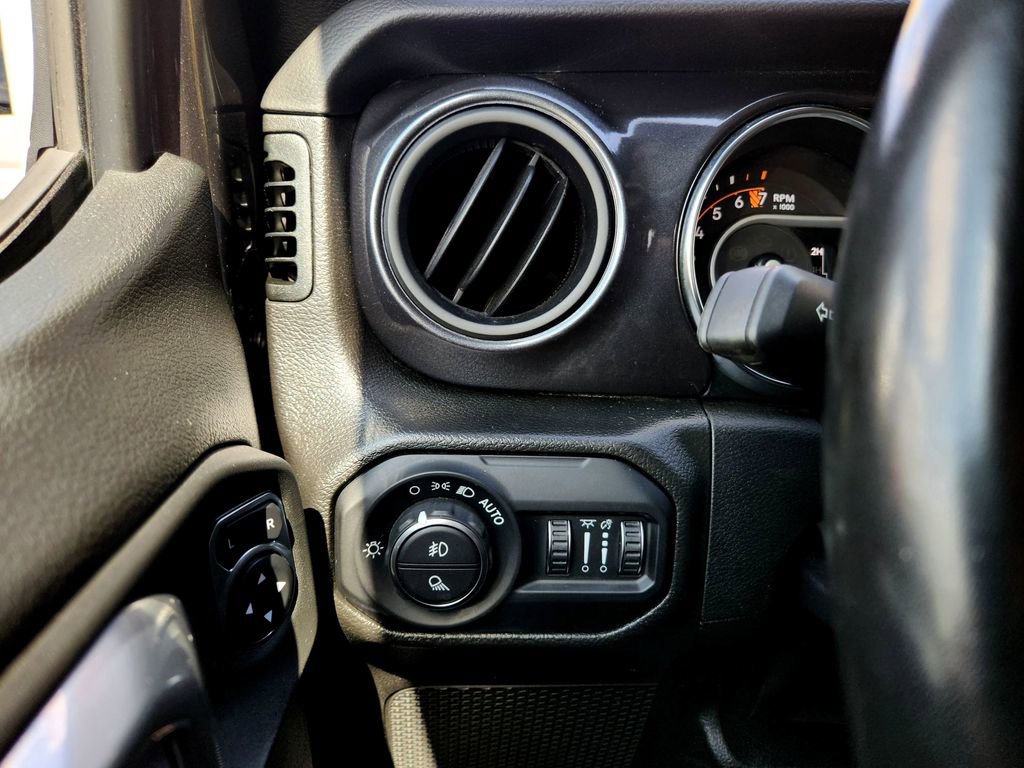 Used 2022 Jeep Gladiator Sport image 14