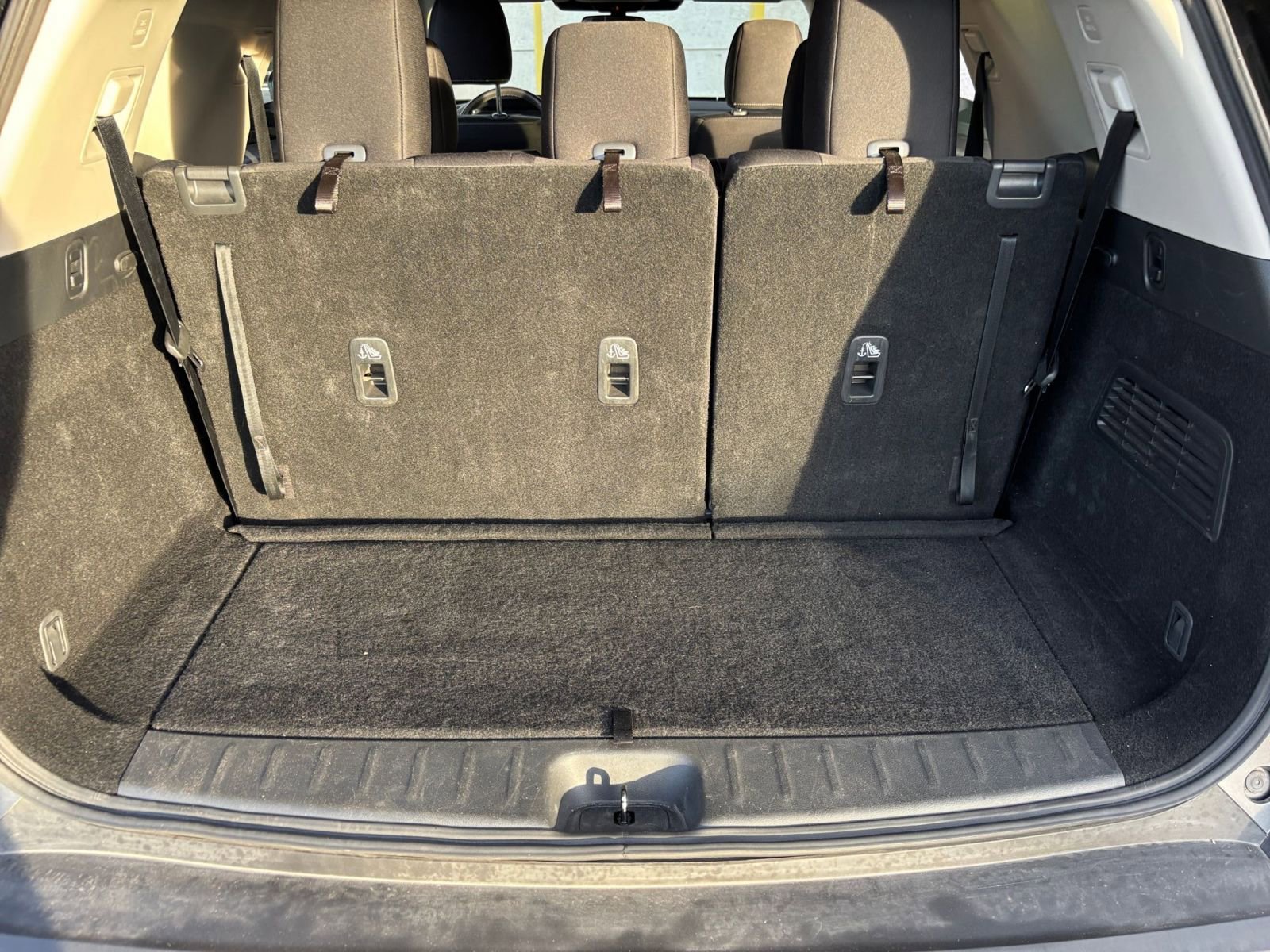 Used 2025 Nissan Pathfinder SV FWD image 34