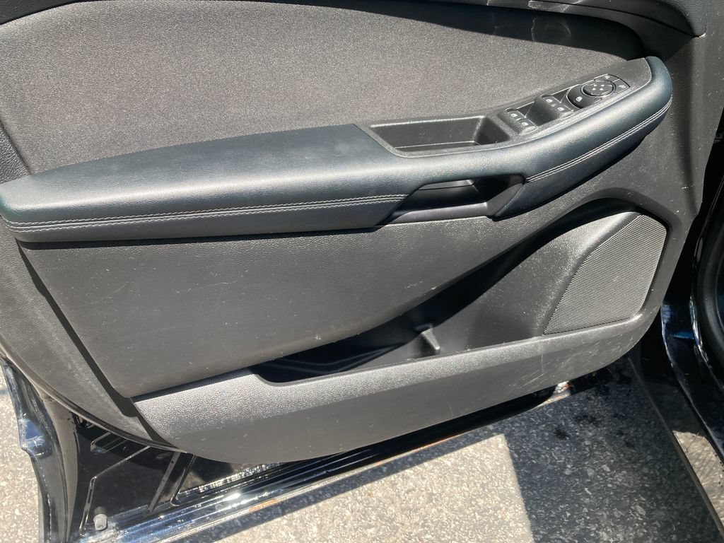 Used 2017 Ford Edge SE AWD/4WD image 13
