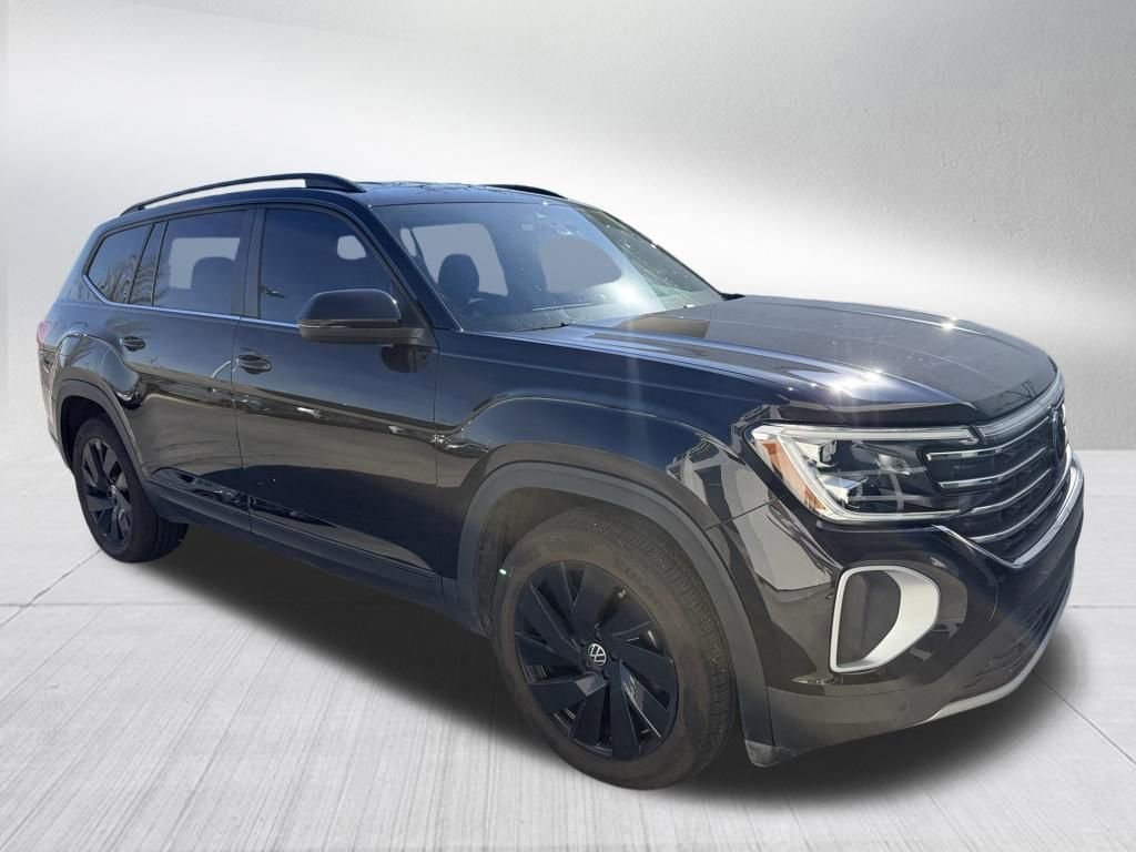 Used 2024 Volkswagen Atlas SE w/ Black Wheel Package image 3