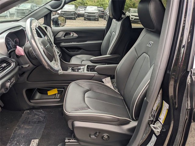 New 2026 Chrysler Pacifica Limited image 7